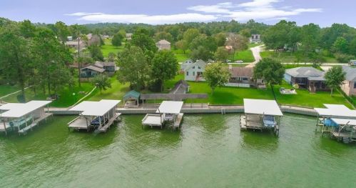 101 Paradise Trl, Stephen Creek, TX 77331-6106