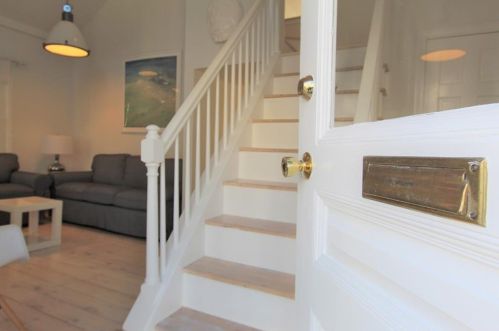 39 Pope St, Middletown, RI 02840-3425