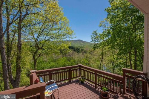 160 Manor Dr, Edinburg VA  22824-3579 exterior