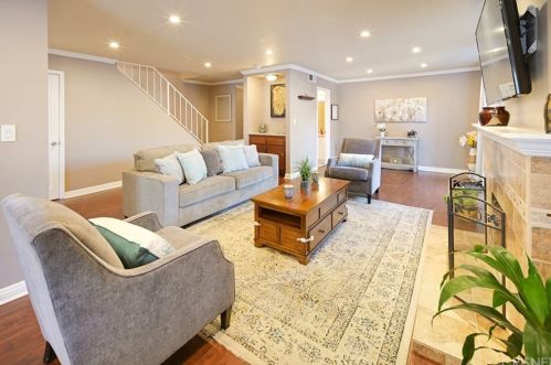 6847 Haskell Ave, Van Nuys, CA 91406-5064
