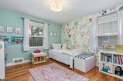 21 Roger Ave, Cranford NJ  07016-2714 exterior