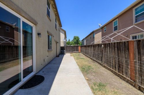 17122 Pacific Oak Ln, Lathrop CA  95330-8526 exterior