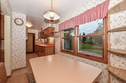 1426 Homestead Trl, Thiensville WI  53092-3217 exterior