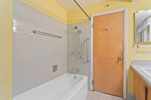 13530 Lakewood Dr, Thiensville WI  53097-2412 exterior