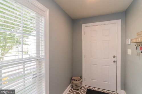 15935 Greymill Manor Dr, Haymarket VA  20169-4927 exterior