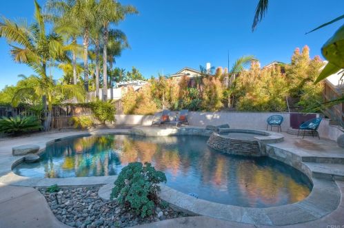 2136 Madiera Dr, Oceanside CA 92056-6331 exterior