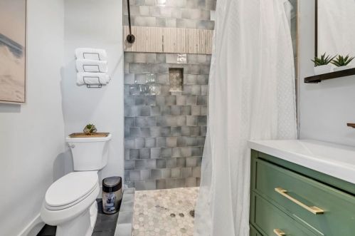 1208 32 St, Galveston TX 77550-6823 exterior