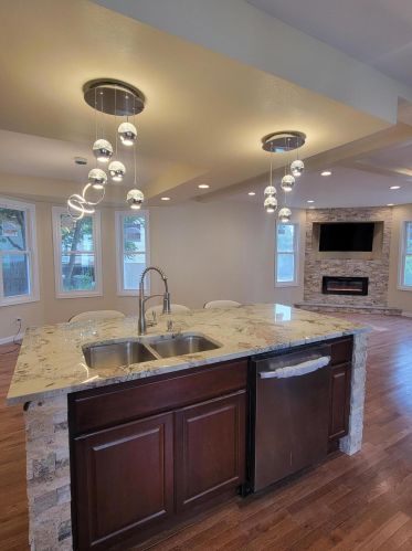 915 Homer St, Milwaukee, WI 53207-1878