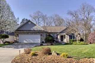 104 Seminole Ln, Loudon, TN 37774-2112