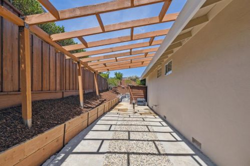 1276 Encina Dr, Millbrae CA 94030-2839 exterior