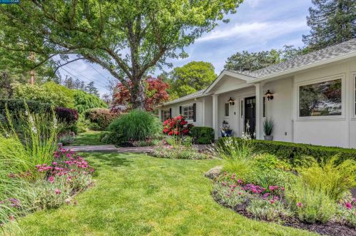 134 Meadow Ln, Orinda, CA 94563-3209
