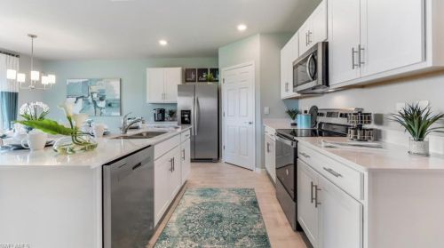 2041 4th St, Cape Coral, FL 33991-0018