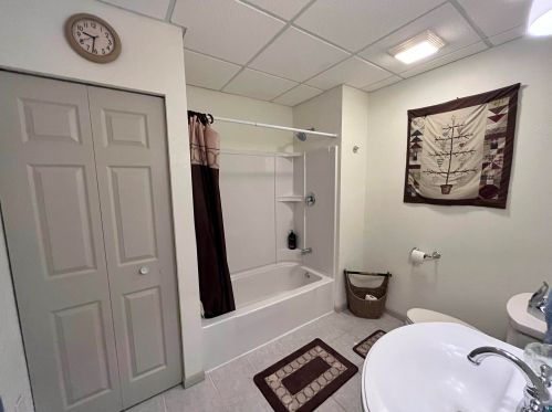 3613 Haines Rd, Duluth MN 55811-3733 exterior