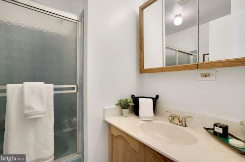 2509 Goldcup Ln, Herndon VA 20191-4220 exterior