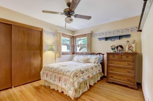 22194 Valley Rd, Waukesha WI  53186-5350 exterior