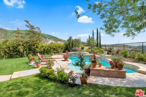 22218 Evening Star Ct, Santa Clarita, CA 91390-5765