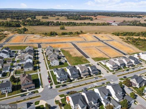 445 Lord Fairfax St, Charles Town WV  25414-2603 exterior