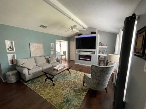 10233 Westward Dr, Fort Worth, TX 76108-3963