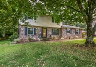10504 Grovedale Dr, Knoxville, TN 37922-3111