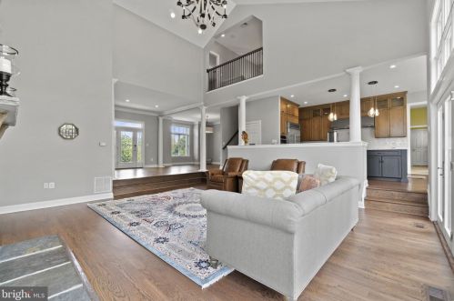 17621 Stonegait Ct, Round Hill VA  20141-2264 exterior