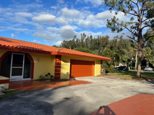 8421 Pioneer Rd, West Palm Beach, FL 33411-4623
