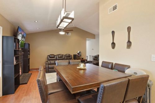 9020 Lismore Dr, Elk Grove CA  95624-2661 exterior