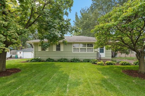 5001 Howe Ln, Minneapolis, MN 55429-1625