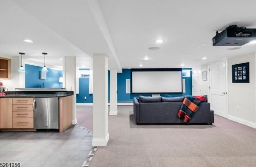 127 Hillside Ave, Bedminster NJ  07921-2516 exterior