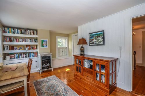 7 Carriage Rd, Amherst NH  03031-2933 exterior