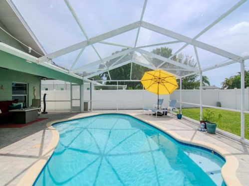 10730 Oakhaven Dr, Pinellas Park FL  33782-2511 exterior