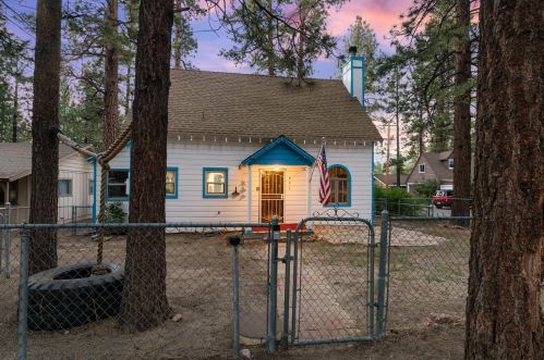 401 Sherwood Blvd, Big Bear City CA  92314-9659 exterior