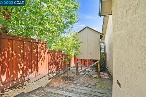 2563 Holly View Ct, Pacheco CA  94553-3457 exterior