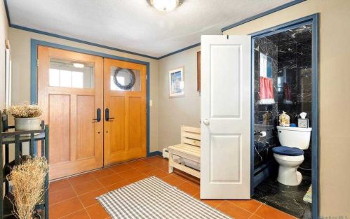 983 Bellmore Rd, North Bellmore, NY 11710-3714