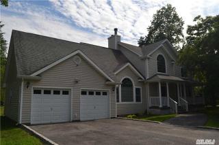 796 Long Island Ave, Gordon Heights, NY 11763-2546