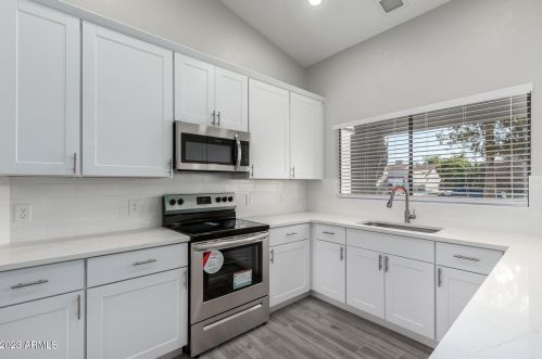 6514 Turquoise Ave, Glendale AZ 85302-1037 exterior