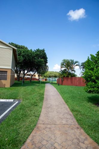 284 106th Ave, Hollywood, FL 33026-5939