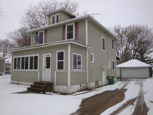 365 3rd St, Cokato, MN 55321-4329