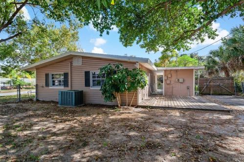 1002 Connecticut Rd, Tarpon Springs FL 34689-2830 exterior