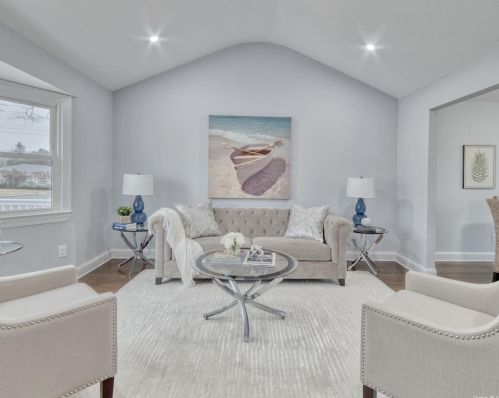392 Lake Ave, Deer Park NY  11729-3948 exterior