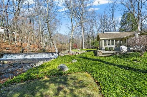 200 Mill Rd, New Canaan CT  06840-4310 exterior