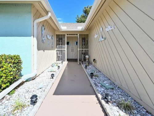 989 Charlemagne Blvd, Naples, FL 34112-7179