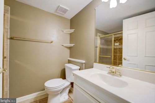 3517 Soffit Pl, Woodbridge VA  22192-5213 exterior