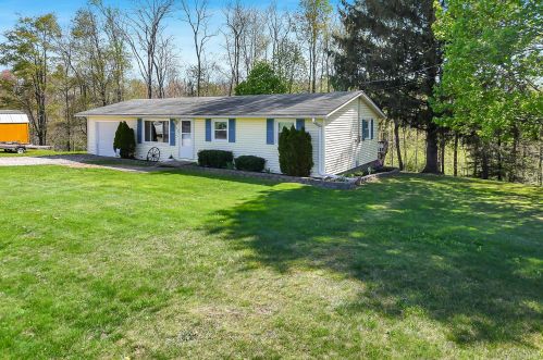 5920 Adamsville Rd, Zanesville, OH 43701-8469