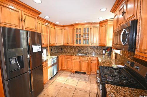 2090 Monroe Ave, North Bellmore, NY 11710-1523