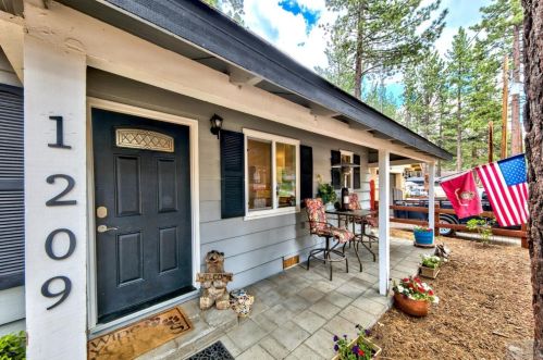 1209 Reno Ave, South Lake Tahoe, CA 96150-3027