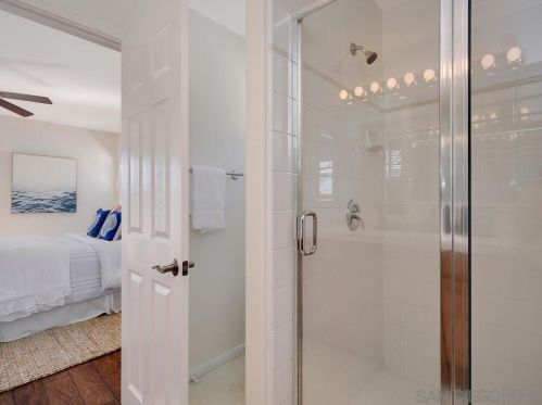 4729 Pescadero Ave, San Diego CA 92107-3541 exterior