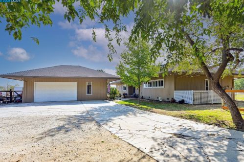 3150 Crismore Dr, Oakley, CA 94561-2801