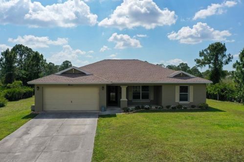 1407 Oak Ave, Lehigh Acres, FL 33972-8706