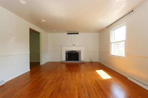 658 Vance Dr, New Kensington, PA 15068-3330