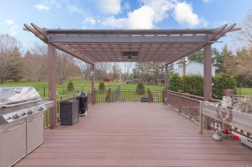 41 Beverly Dr, Warwick, NY 10990-2602